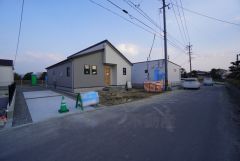 前面道路。北西側約5ｍ公道。