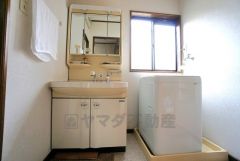 三面鏡裏収納付き洗面化粧台です＾＾