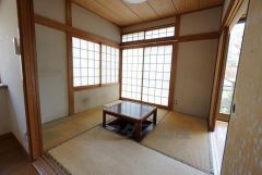 LDKには掘りごたつ付きの和スペースあり。