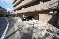 駐車場。空き状況は管理会社へ要確認。