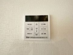 おいだき機能つきなのでお風呂に入る時間が異なるご家庭には嬉しいですね。ボタン一つで快適で便利な生活が＾＾