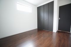 2面採光を確保した爽やかな風を感じて起きる朝は、快適生活の始まりに。クローゼット付きなので、すっきりと整理整頓でき気持ちよく過ごせますね＾＾ 