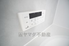 おいだき機能つきなのでお風呂に入る時間が異なるご家庭には嬉しいですね。ボタン一つで快適で便利な生活が＾＾