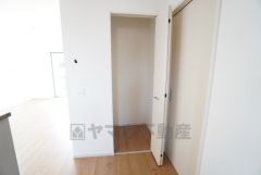 パントリー付き。長期保存ができるもの、調理器具、防災グッズを入れておくのもいいですね。