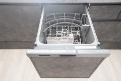 炊事時間を大幅に短縮できる食器洗浄乾燥機付き＾＾食器を洗う手間が減るので家族とのコミュニケーションの時間や自分の時間が増えますね。