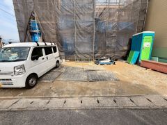 駐車スペースはゆとりある並列3台分を確保。マイカー用に、お客さま用に、余裕を持ってご利用いただけます＾＾ 