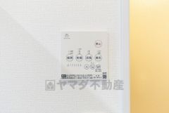 浴室暖房乾燥機には、暖房、乾燥、涼風、換気の4つの機能が付いています。タイマー付きです。換気・雨の日の洗濯も安心です＾＾