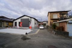 前面道路。東側約4.0ｍ公道。