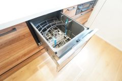 炊事時間を大幅に短縮できる食器洗浄乾燥機付き＾＾食器を洗う手間が減るので家族とのコミュニケーションの時間や自分の時間が増えますね。