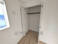 洋室にはクローゼットが設けられています。たっぷり収納できます＾＾