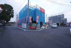 1号地は角地なので、開放感が得られます。 また、日差しが入りやすく、家の奥まで明るくなるのが嬉しいポイントです。