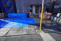 駐車スペースは2台分を確保（車種による）。マイカー用に、お客さま用に、余裕を持ってご利用いただけます。