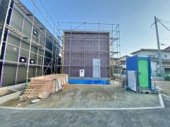 駐車スペースはゆとりある2台分を確保。マイカー用に、お客さま用に、余裕を持ってご利用いただけます＾＾ 