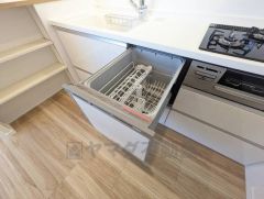 炊事時間を大幅に短縮できる食器洗浄乾燥機付き＾＾食器を洗う手間が減るので家族とのコミュニケーションの時間や自分の時間が増えますね。 