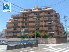最寄りコンビニ歩4分、スーパー歩7分、ドラッグストア歩4分。お買い物も楽々な周辺環境＾＾