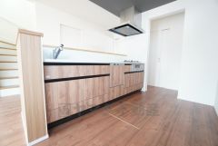 対面式キッチンなのでリビングにいるご家族とコミュニケーションを取りながら洗い物や、お料理が楽しめそうですね＾＾