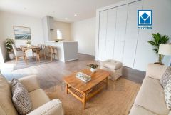 CGによるイメージ画像です。大きな窓のあるリビングは、陽光あふれる明るい空間です。居心地良く、ご家族皆がゆったり寛げる憩いの空間となりそうです＾＾