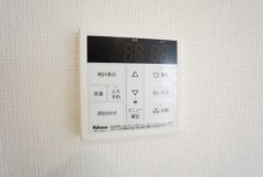 おいだき機能つきなのでお風呂に入る時間が異なるご家庭には嬉しいですね。ボタン一つで快適で便利な生活が＾＾