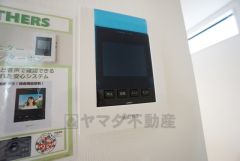 防犯はもちろん、セールスマン対策にもなるモニター付きインターホンです。