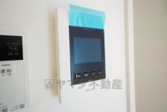 防犯はもちろん、セールスマン対策にもなるモニター付きインターホンです。お子さん1人での留守番時にも活躍しそうです。