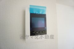 防犯はもちろん、セールスマン対策にもなるモニター付きインターホンです。お子さん1人での留守番時にも活躍しそうです。