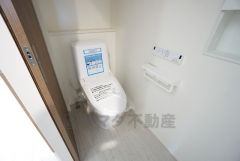 ウォシュレット、暖房便座、節電・節水機能など、使い勝手のよい高機能トイレです。