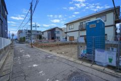 前面道路は北東側7.19ｍ、北西側4.08ｍの公道に面しています。