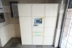 宅配ボックス付き。お仕事中や外出中などの不在時にも荷物が受け取れるのはとっても便利ですね＾＾セキュリティ面でも安心です＾＾