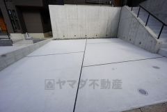 カースペースは2台分確保＾＾ご夫婦で1台ずつ所持されているご家庭も、来客時も安心ですね。