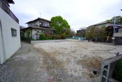 前面道路は西側約2.8ｍに面しています。 住人以外の車の進入も少なく、小さなお子様を持つご家庭にも安心です。 