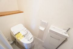 1階2階の2ヶ所にトイレがありますので、忙しい朝にも家族に気を使わず、ゆとりが生まれますね＾＾