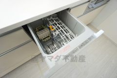 炊事時間を大幅に短縮できる食器洗浄乾燥機付き＾＾食器を洗う手間が減るので家族とのコミュニケーションの時間や自分の時間が増えますね。