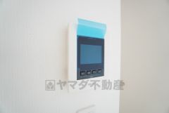 防犯はもちろん、セールスマン対策にもなるモニター付きインターホンです。お子さん1人での留守番時にも活躍しそうです。