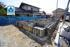 西鉄バス「金隈」停歩5分。博多・空港・JR南福岡など多方面行き＾＾駐車スペースはゆとりある2台分を確保＾＾