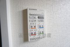 浴室暖房乾燥機には、暖房、乾燥、涼風、換気の4つの機能が付いています。タイマー付きです。換気・雨の日の洗濯も安心です＾＾