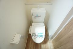 1階2階の2ヶ所にトイレがありますので、忙しい朝にも家族に気を使わず、ゆとりが生まれますね＾＾