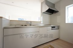 対面式キッチンなのでリビングにいるご家族とコミュニケーションを取りながら洗い物や、お料理が楽しめそうですね＾＾