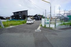 前面道路含む現地写真。