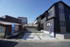 カースペース並列3台分確保。軽自動車含む。