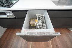 炊事時間を大幅に短縮できる食器洗浄乾燥機付き＾＾食器を洗う手間が減るので家族とのコミュニケーションの時間や自分の時間が増えますね＾＾