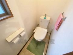 トイレ。 掲載画像は、見やすさ向上のため一部加工・補正を施している場合があります。現地の状況や実際の仕様と異なる場合は、現況を優先させていただきます。 