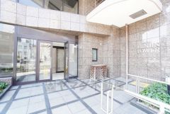 清掃の行き届いたきれいなエントランス。