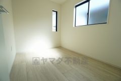 家具を選ばないナチュラルなフローリングとシンプルなクロスです＾＾