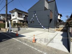 駐車スペースは3台分を確保＾＾ マイカー用に、お客さま用に、余裕を持ってご利用いただけます。