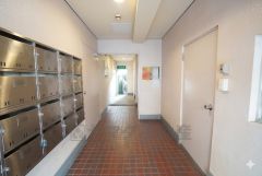 清掃の行き届いたフロアが、住まう方を心地よく迎え入れます。無駄のない動線で、日々の外出や帰宅もスムーズに＾＾