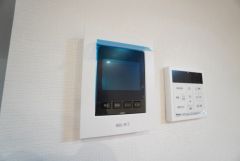 防犯性、セキュリティ対策に安心できるテレビモニター付きインターフォンです。セールスマン対策にもなり安心できます。