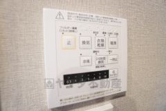 浴室暖房乾燥機には、暖房、乾燥、涼風、換気の4つの機能が付いています。タイマー付きです。換気・雨の日の洗濯も安心です＾＾