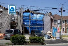 西鉄バス「松ケ丘団地」停まですぐ＾＾（42ｍ歩1分）。大橋駅行き＾＾春日南中学校（歩5分）＾＾業務スーパー塚原台店（車3分/550ｍ）＾＾