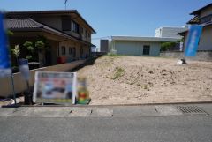 駐車スペースはゆとりある2台分を確保。マイカー用に、お客さま用に、余裕を持ってご利用いただけます＾＾ 