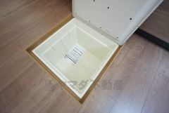 キッチンに床下収納があります。